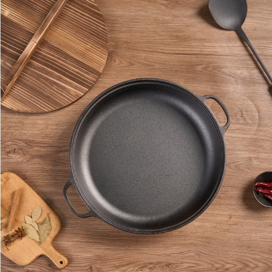 WANGYUANJI 11" Cast Iron Wok with Dual Handles & Wooden Lid – Uncoated Stir-Fry Pan for Gas & Induction, Includes Steel Wire Scrubber
