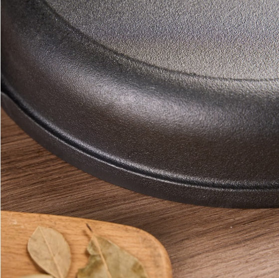 WANGYUANJI 11" Cast Iron Wok with Dual Handles & Wooden Lid – Uncoated Stir-Fry Pan for Gas & Induction, Includes Steel Wire Scrubber