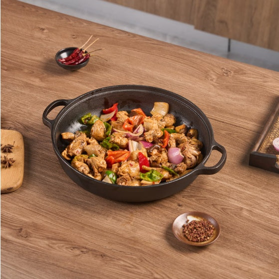 WANGYUANJI 11" Cast Iron Wok with Dual Handles & Wooden Lid – Uncoated Stir-Fry Pan for Gas & Induction, Includes Steel Wire Scrubber